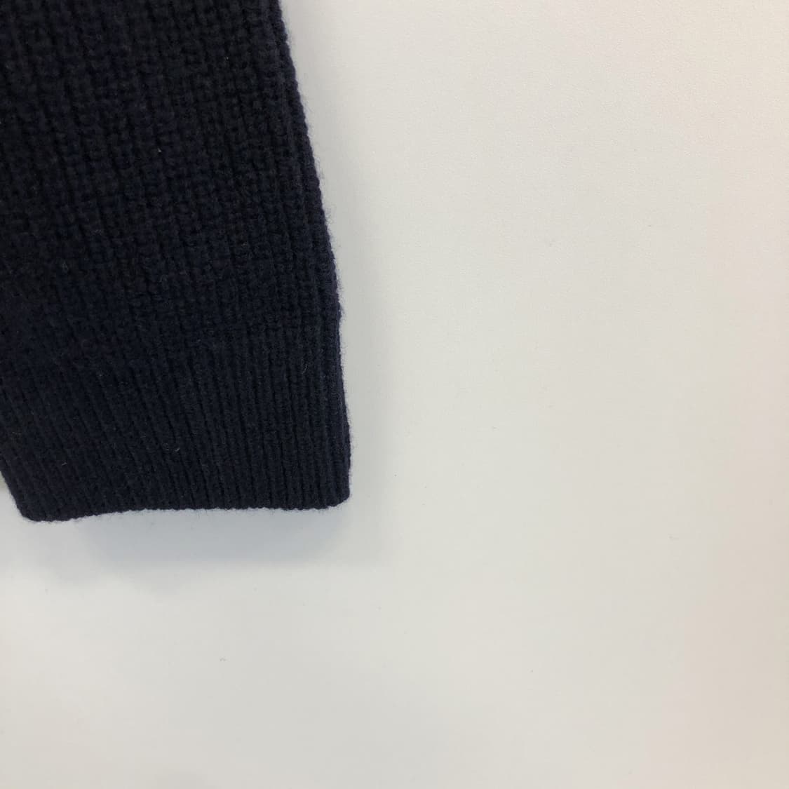 헤지스 울 100% 자수로고 니트집업 105  상품이미지3