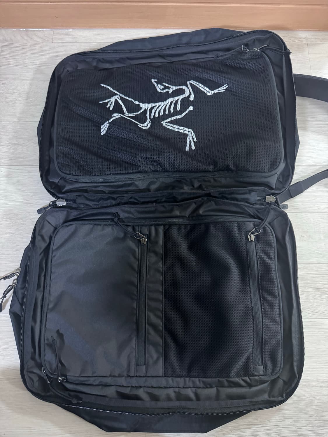 아크테릭스 이온 기어 오거나이저 블랙 메신저백 판매합니다. 상품이미지3