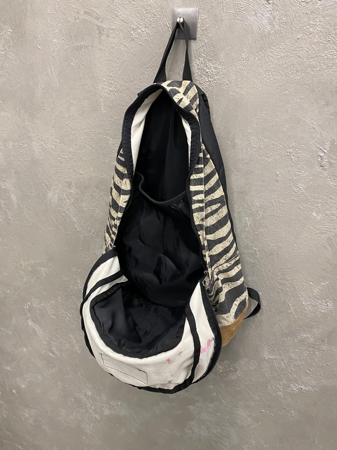 [37*54] Jansport 잔스포츠 지브라패턴 스웨이드 바텀 백팩 상품이미지6