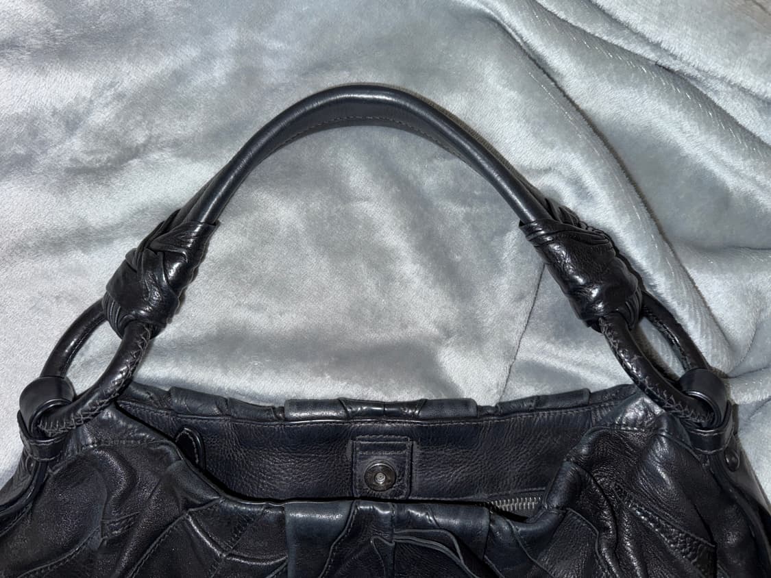 프라다 빈티지 러플 프릴 블랙 레더 토트백 상품이미지3