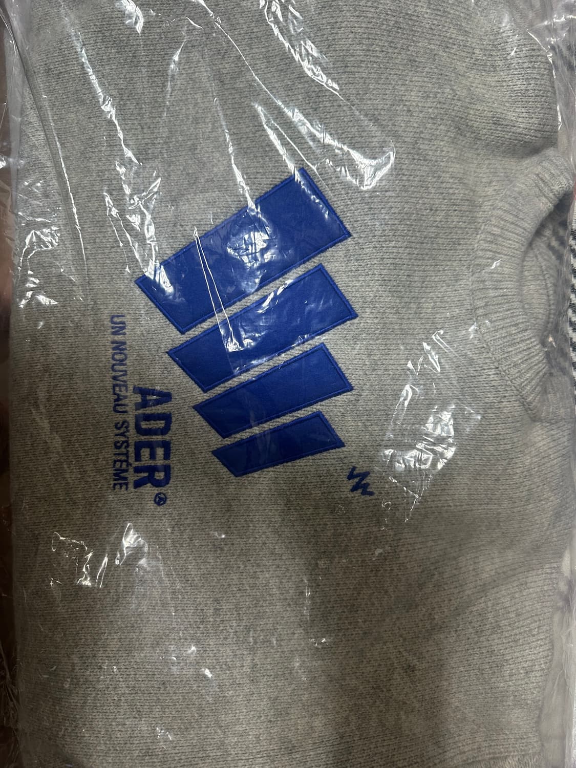 아더에러 볼록로고 니트 그레이 새상품 상품이미지4