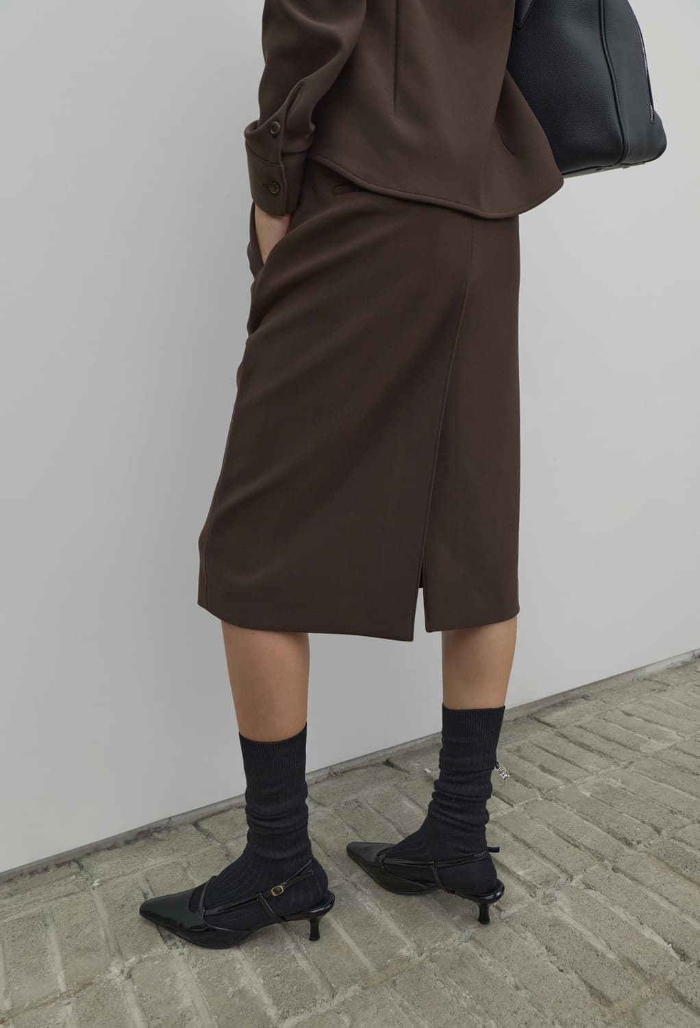 25FW 오르(ORR) 고밀도 슬림핏 브라운 스커트 상품이미지2