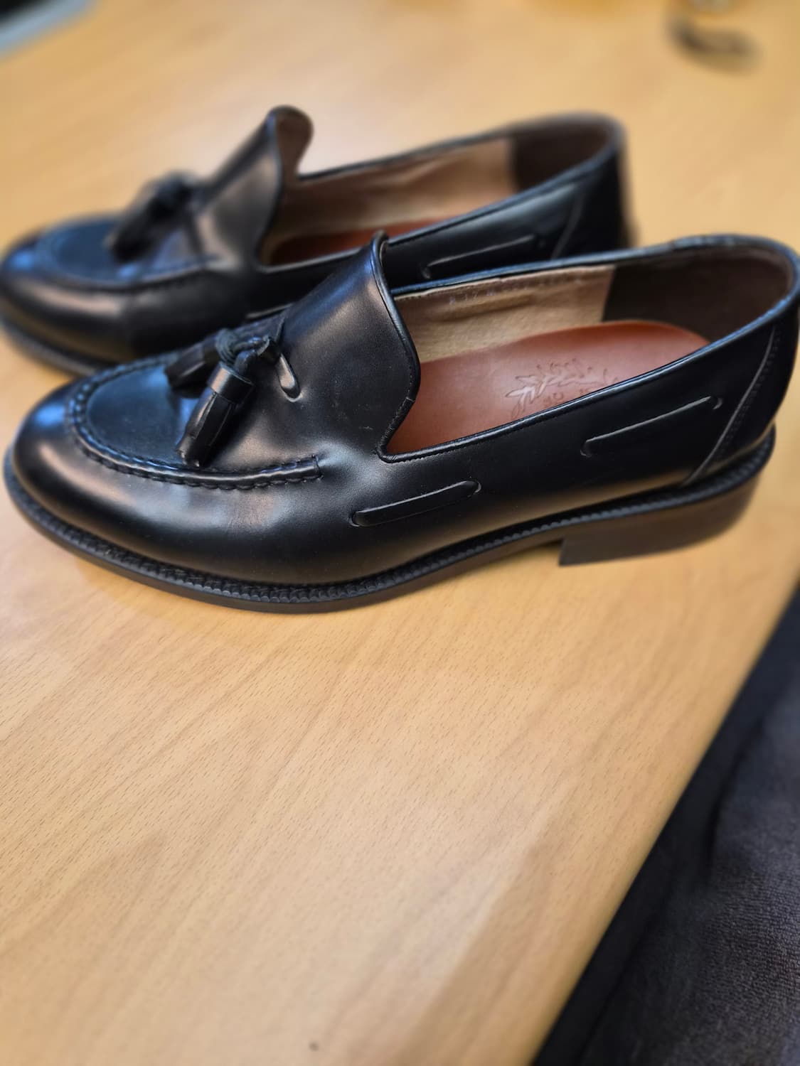 250) 로맨틱 무브 테슬 로퍼 팝니다 상품이미지1