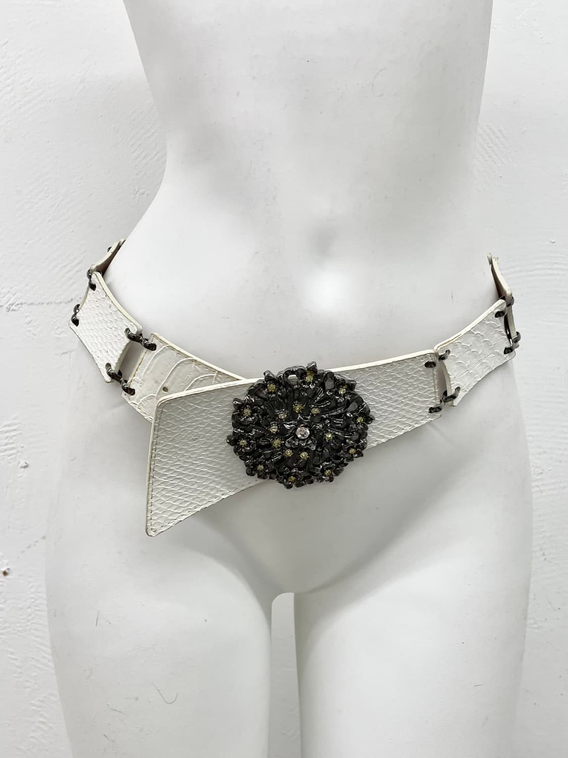 화이트페어리 큐빅 절개 와이드 벨트 상품이미지1