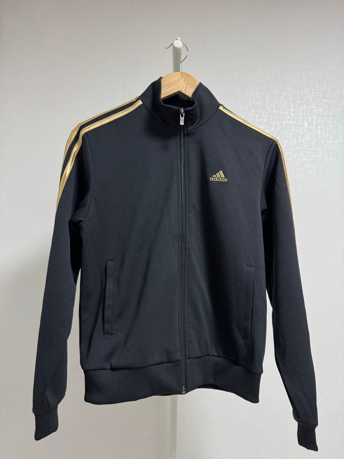 아디다스 블랙/골드 삼선 트랙탑 S 상품이미지1