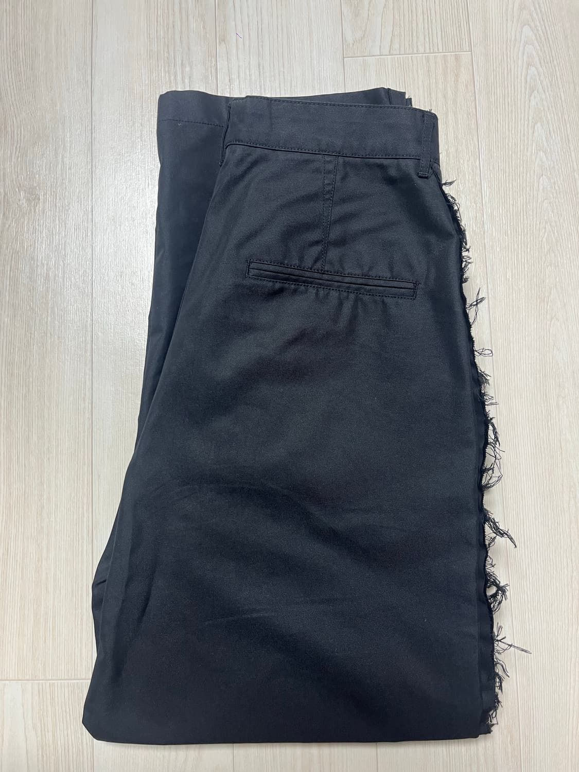 [언어펙티드]RAW EDGE CUT CHINO PANTS (BLACK) 상품이미지9
