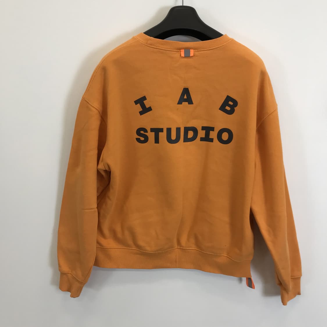 아이앱스튜디오 x 두산 스웻셔츠 맨투맨 [M] 상품이미지4