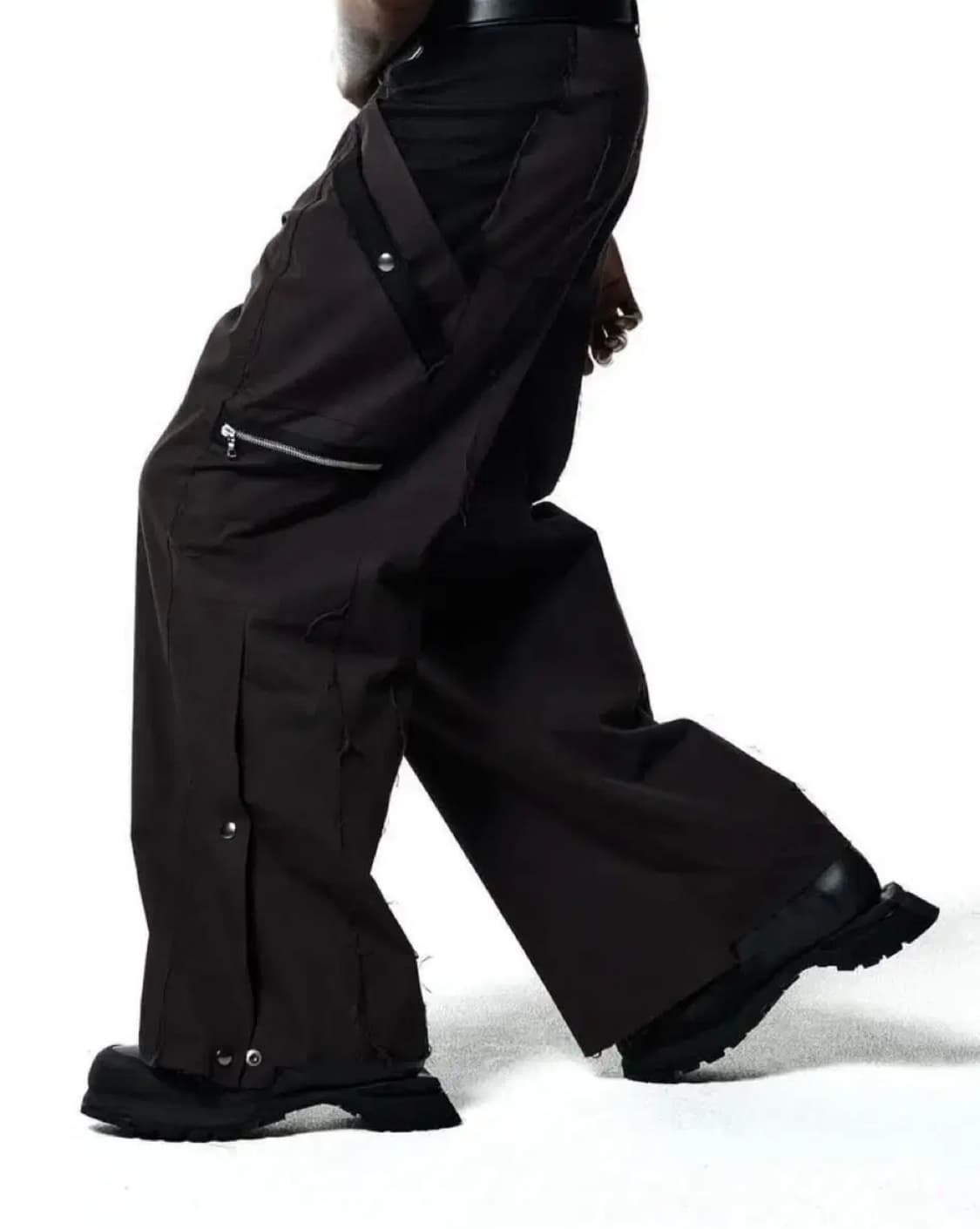 커마웨어 24fw 스웨이드 배색 스냅 카고 팬츠 상품이미지3