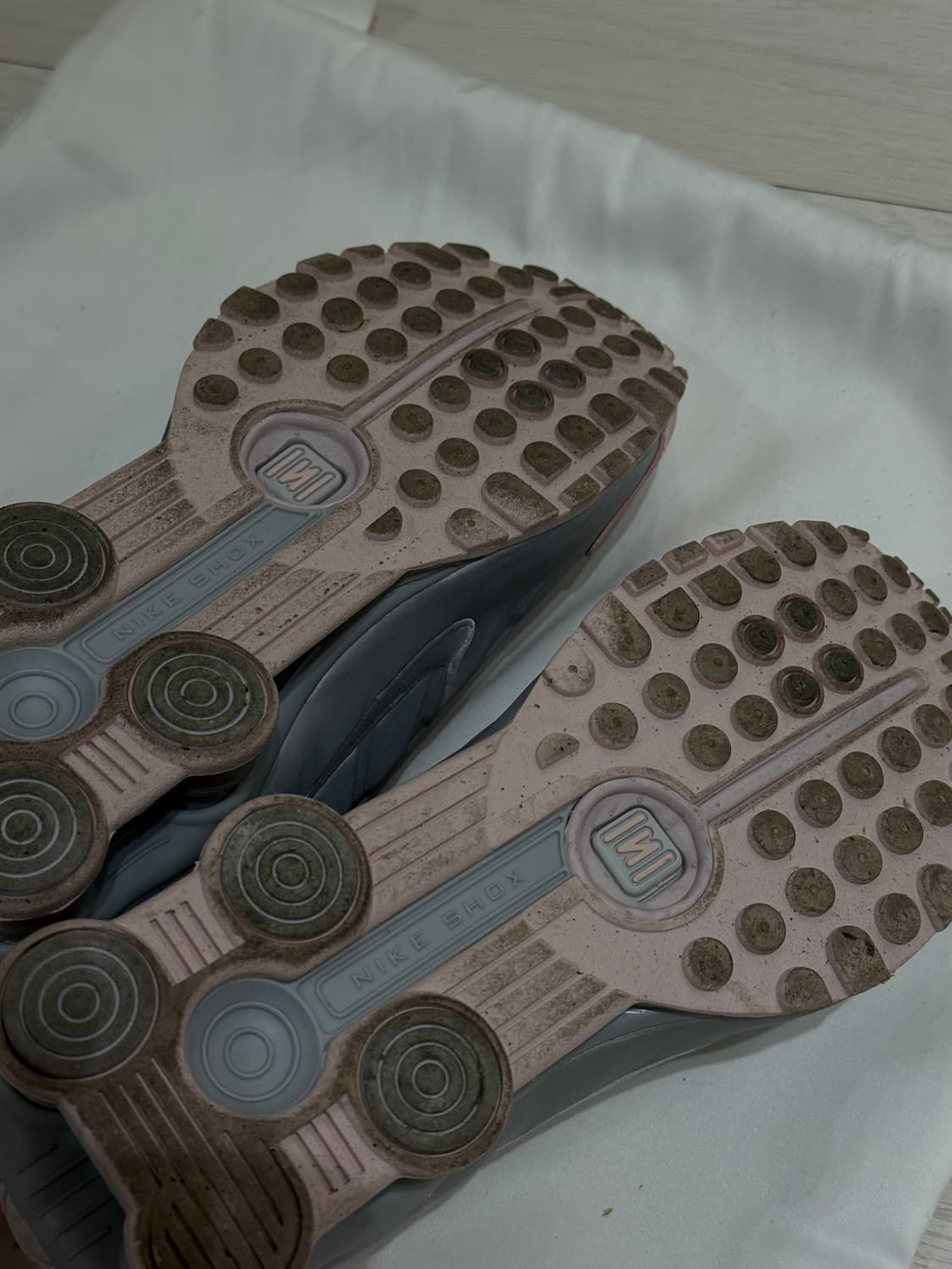 ‼️이사 처분 (1회착용) 나이키 샥스 R4 우먼스 베일리 로즈핑크실버 상품이미지2