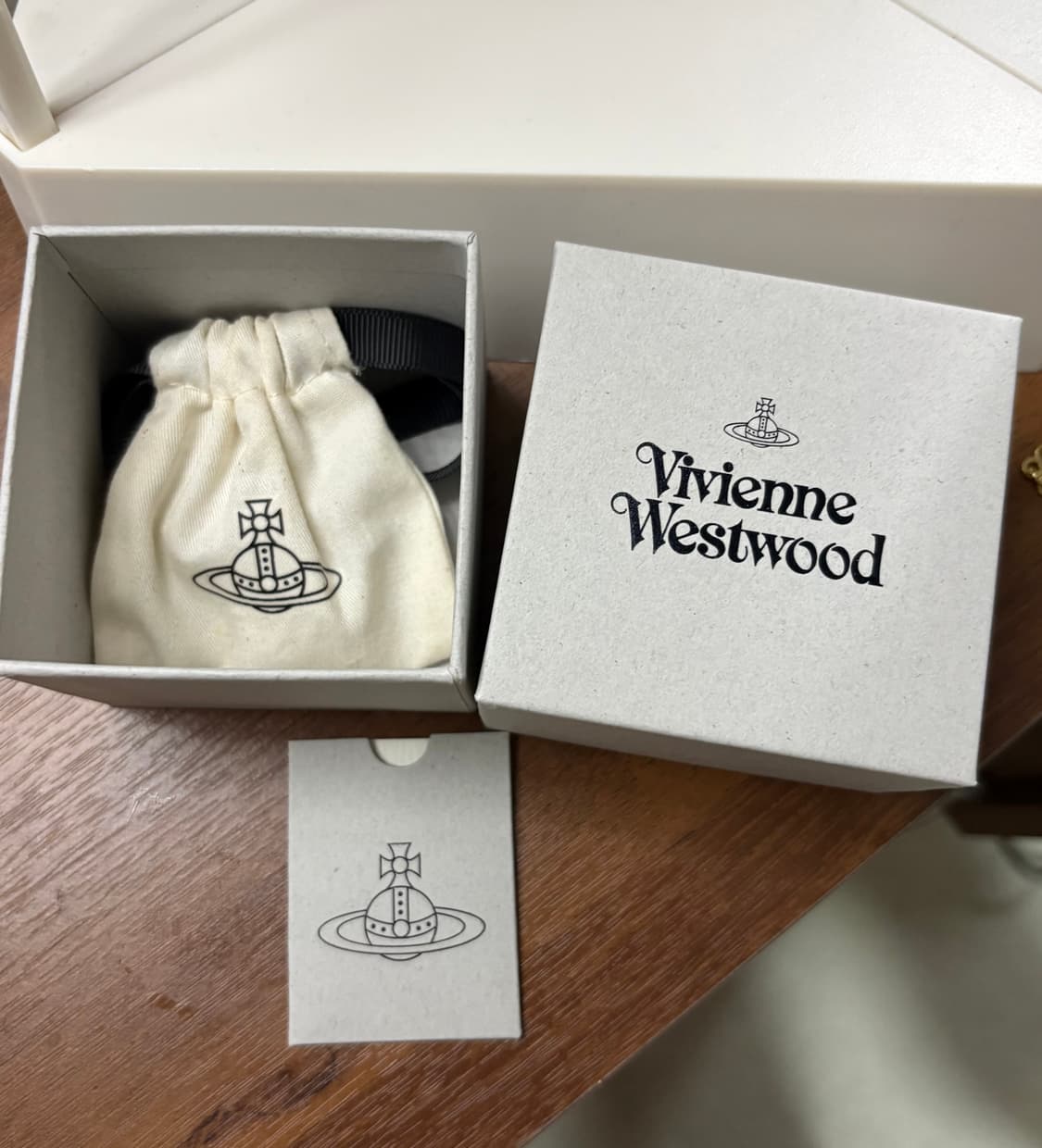 비비안웨스트우드 릴리프 드롭 귀걸이 (골드) 상품이미지4