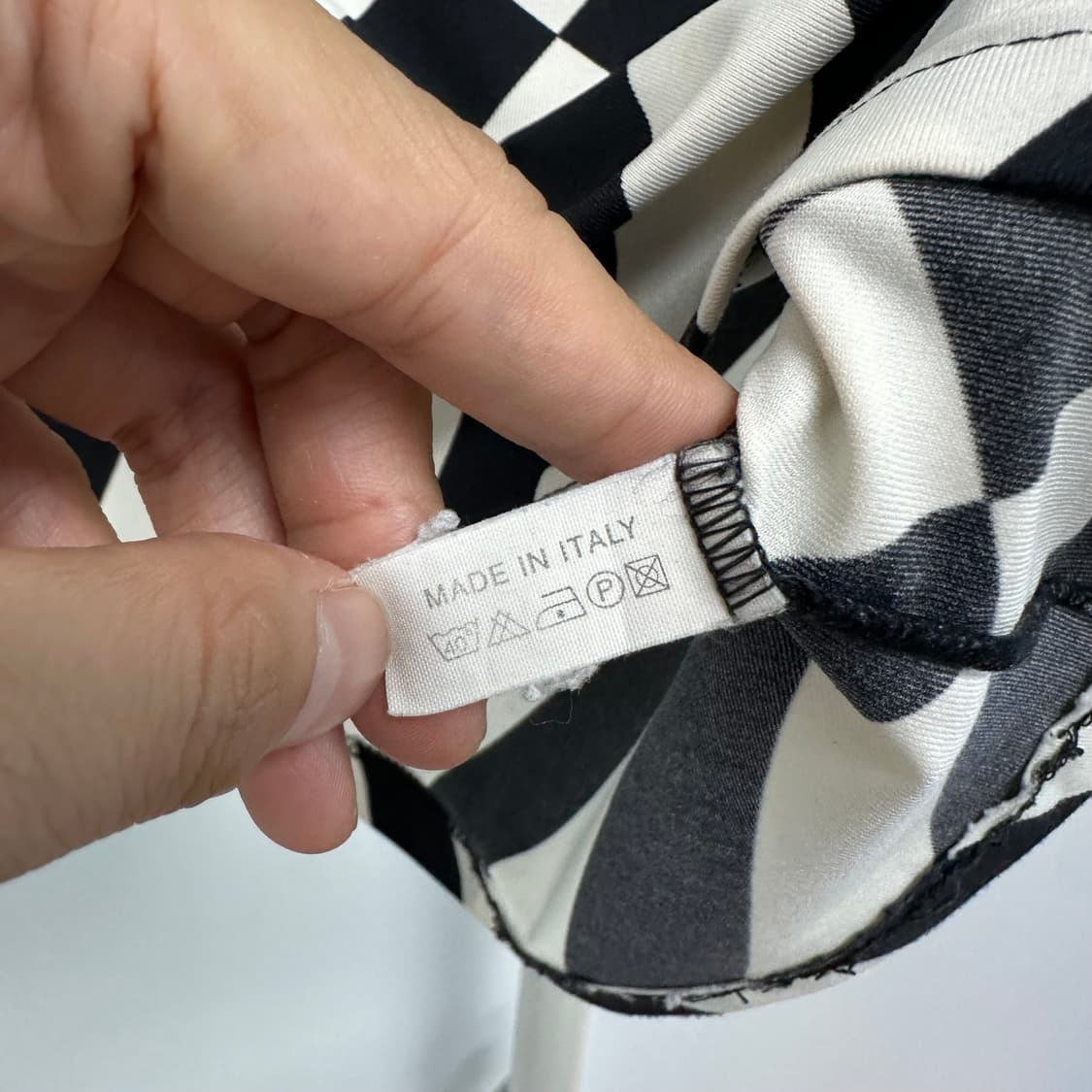 펜디 주카 로고 패턴 카라티 상품이미지8