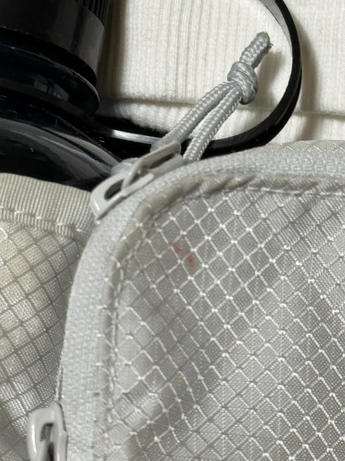 슈프림 22ss 보틀 크로스백 실버 상품이미지5