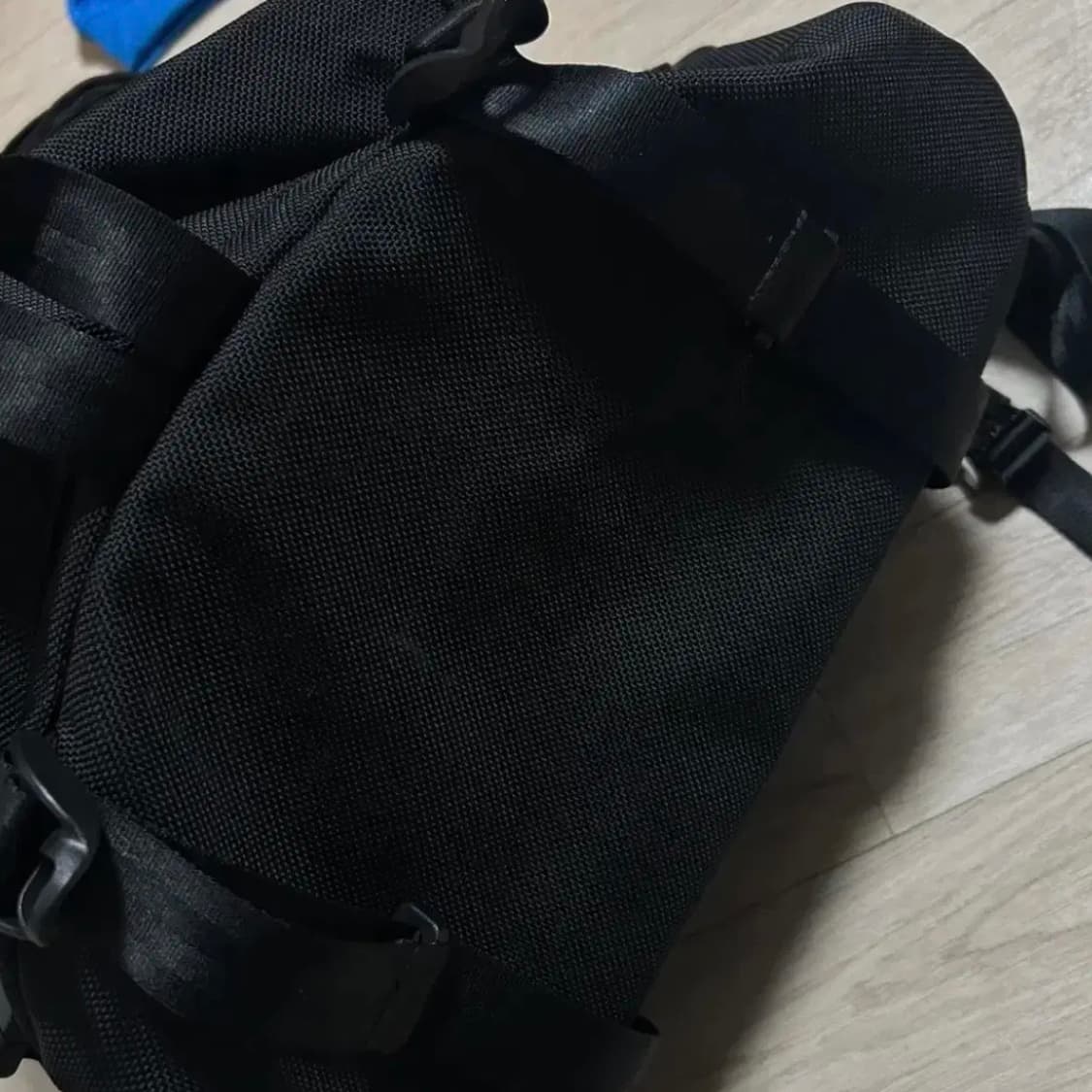 뉴에라 23시즌 리뉴얼 블랙 캐리어 백팩 상품이미지3