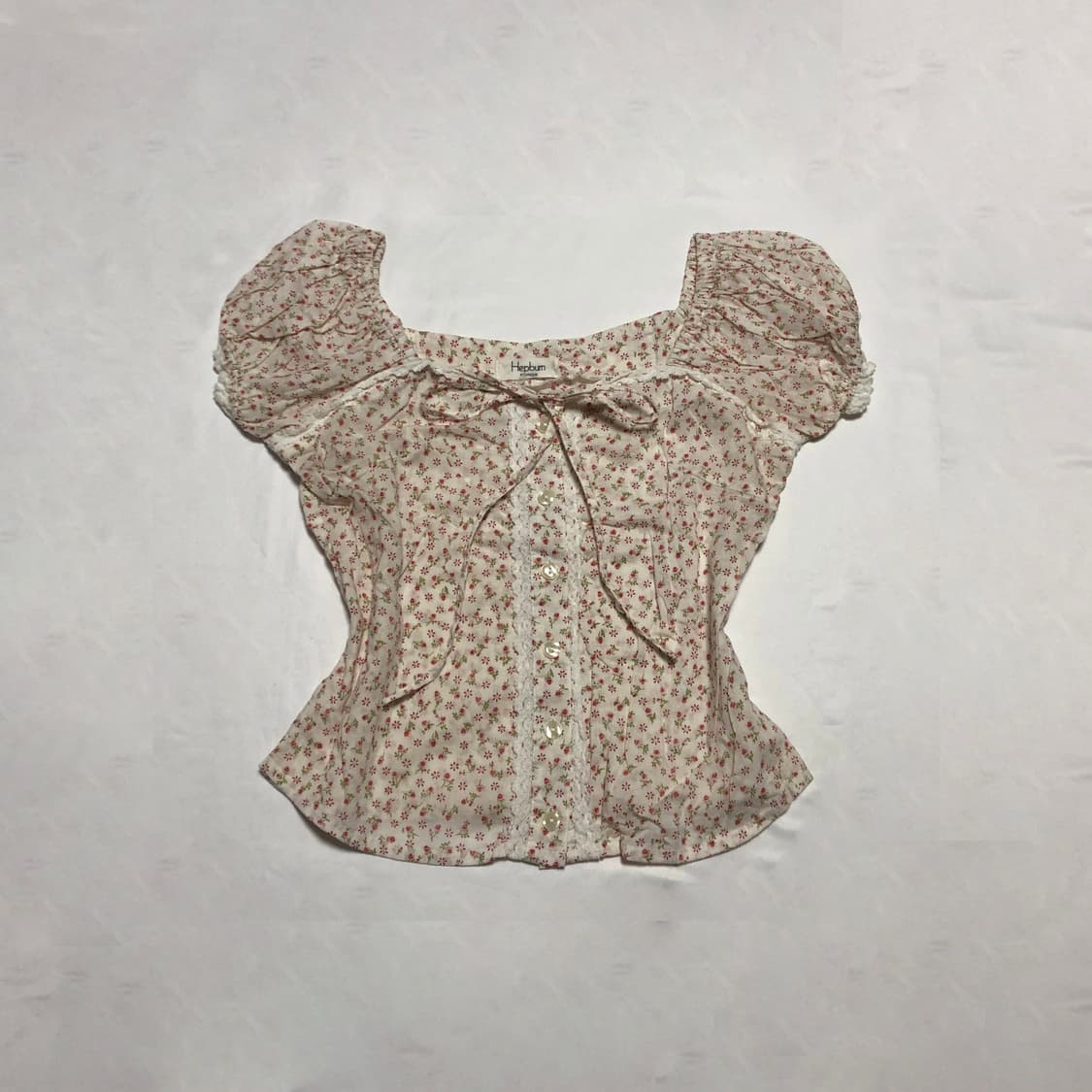 잔꽃무늬 레이스 리본 블라우스 상품이미지1