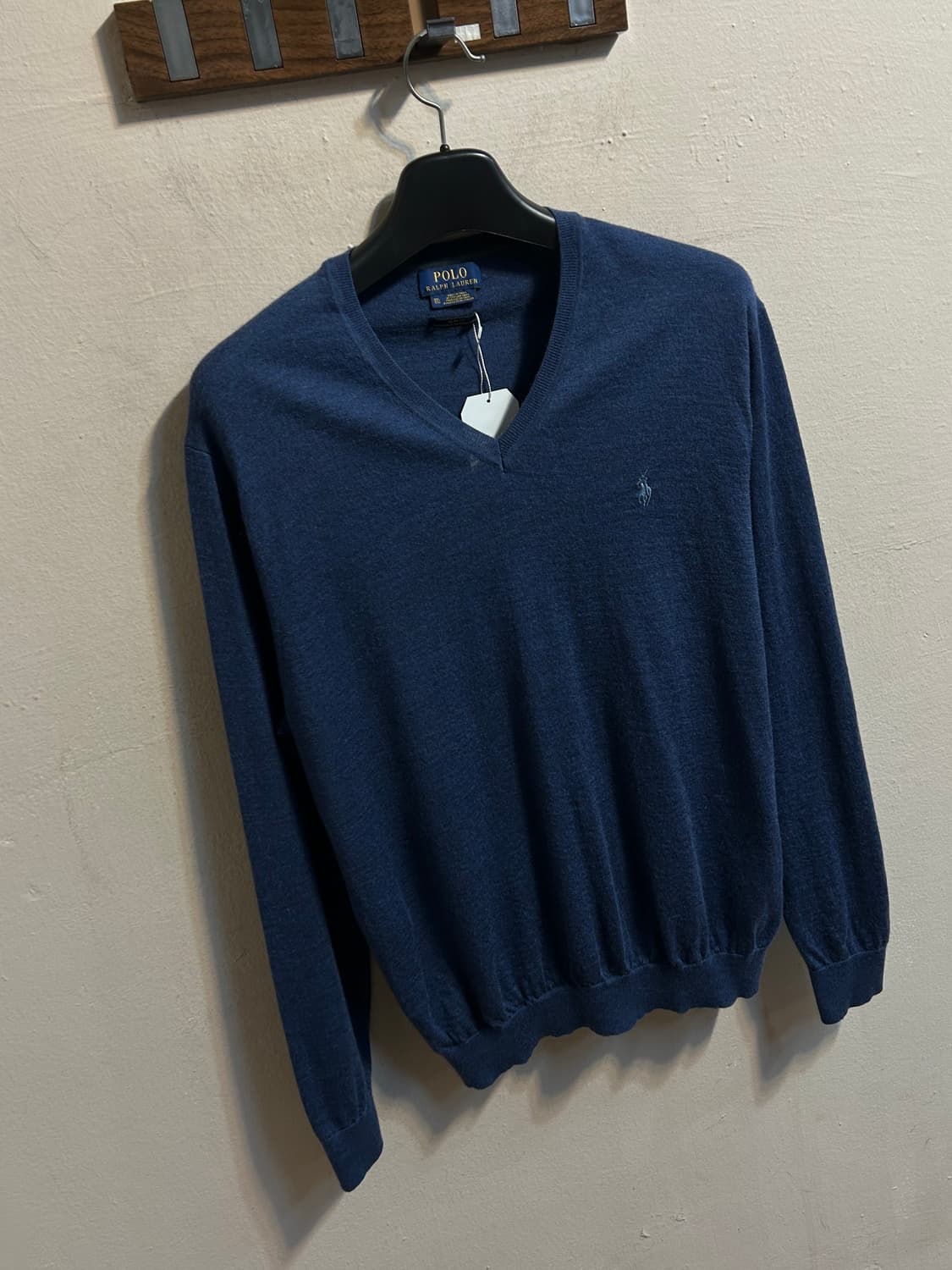 폴로 랄프로렌 메리노 울 브이넥 니트 스웨터 상품이미지4