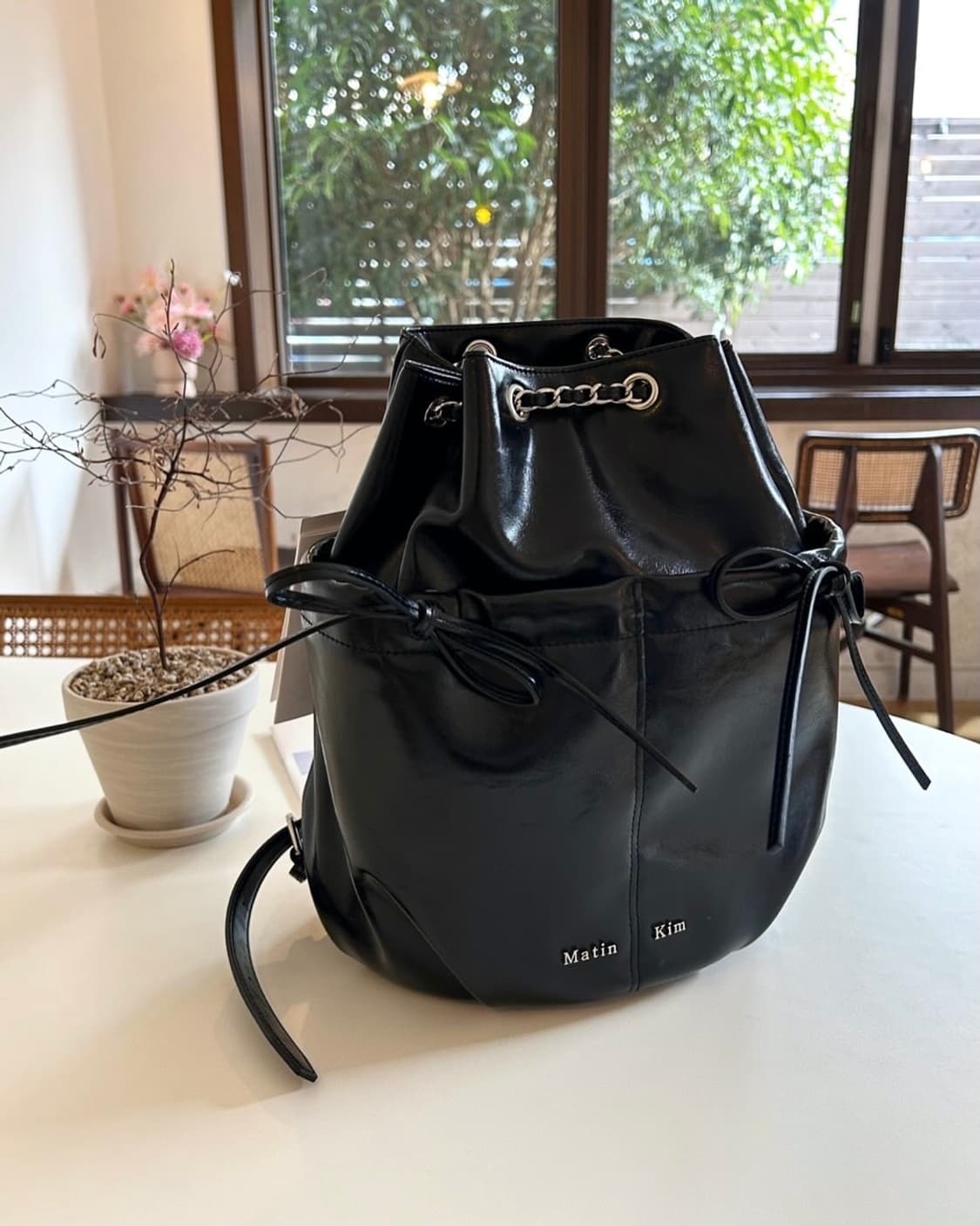 [OS] 마뗑킴 드로우 스트링 리본 백팩 블랙 상품이미지4