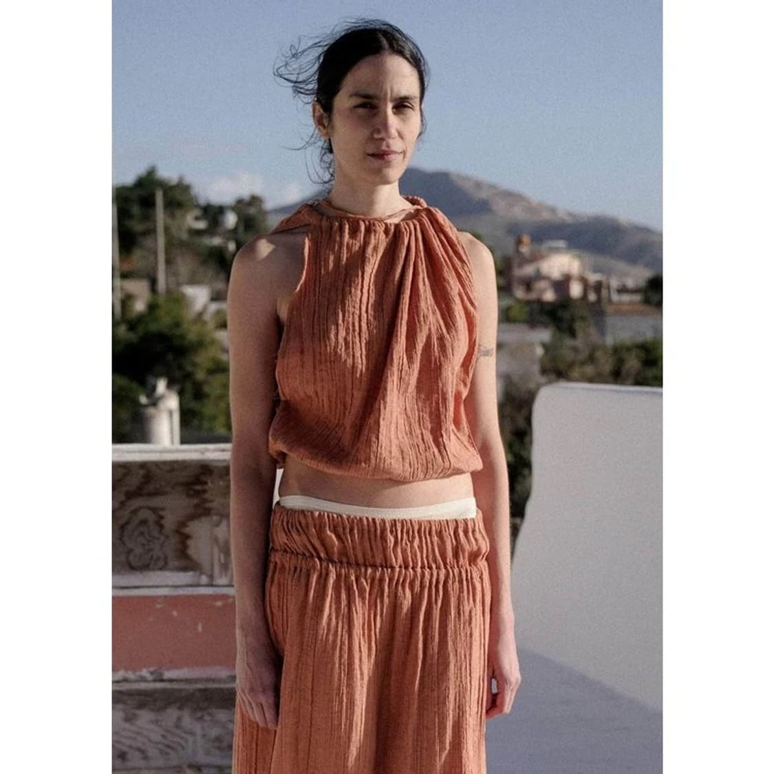 BASERANGE DIPH TOP (CRINKLE LINEN) 상품이미지1