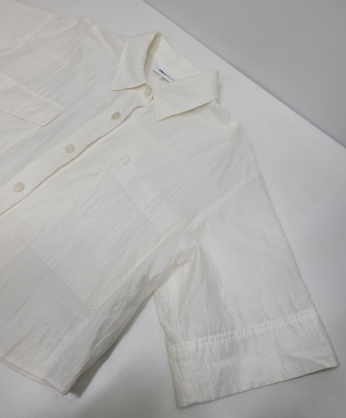 DKNY 21SS 한섬 DKNY 린넨 오버핏 크롭 셔츠 / 여 S 화이트 상품이미지3