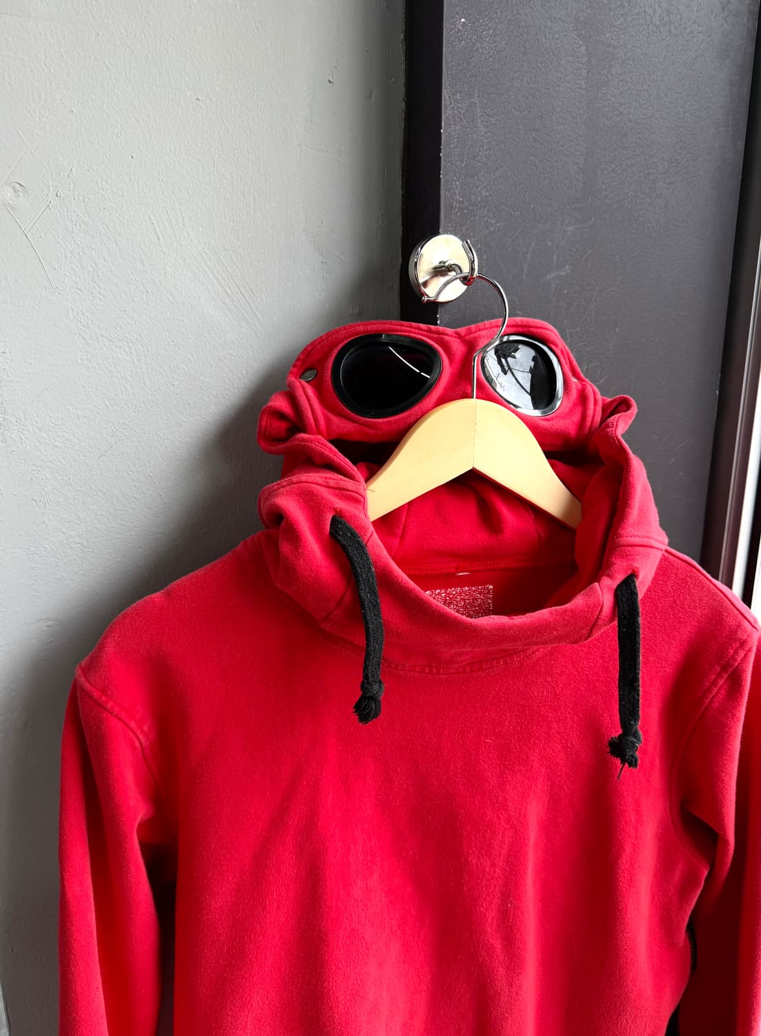 CP컴퍼니X아디다스 고글 렌즈 후드티 상품이미지5