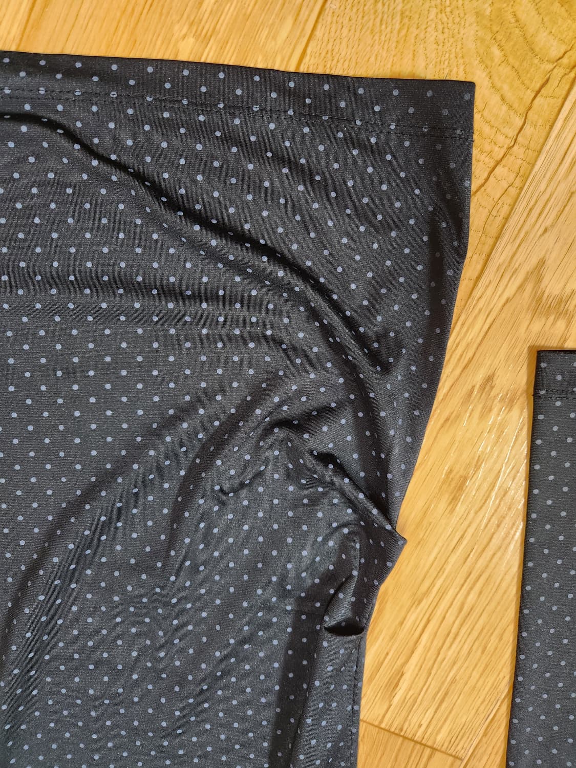 검정 도트 폴라넥 긴팔 티셔츠 골프이너티 55 상품이미지3