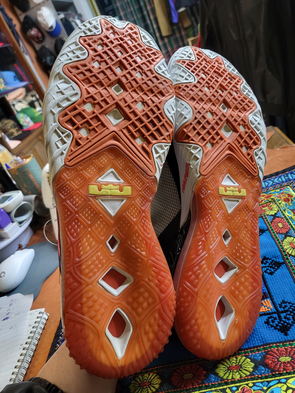 나이키 르브론 18로우 실베스터vs트위터 상품이미지7