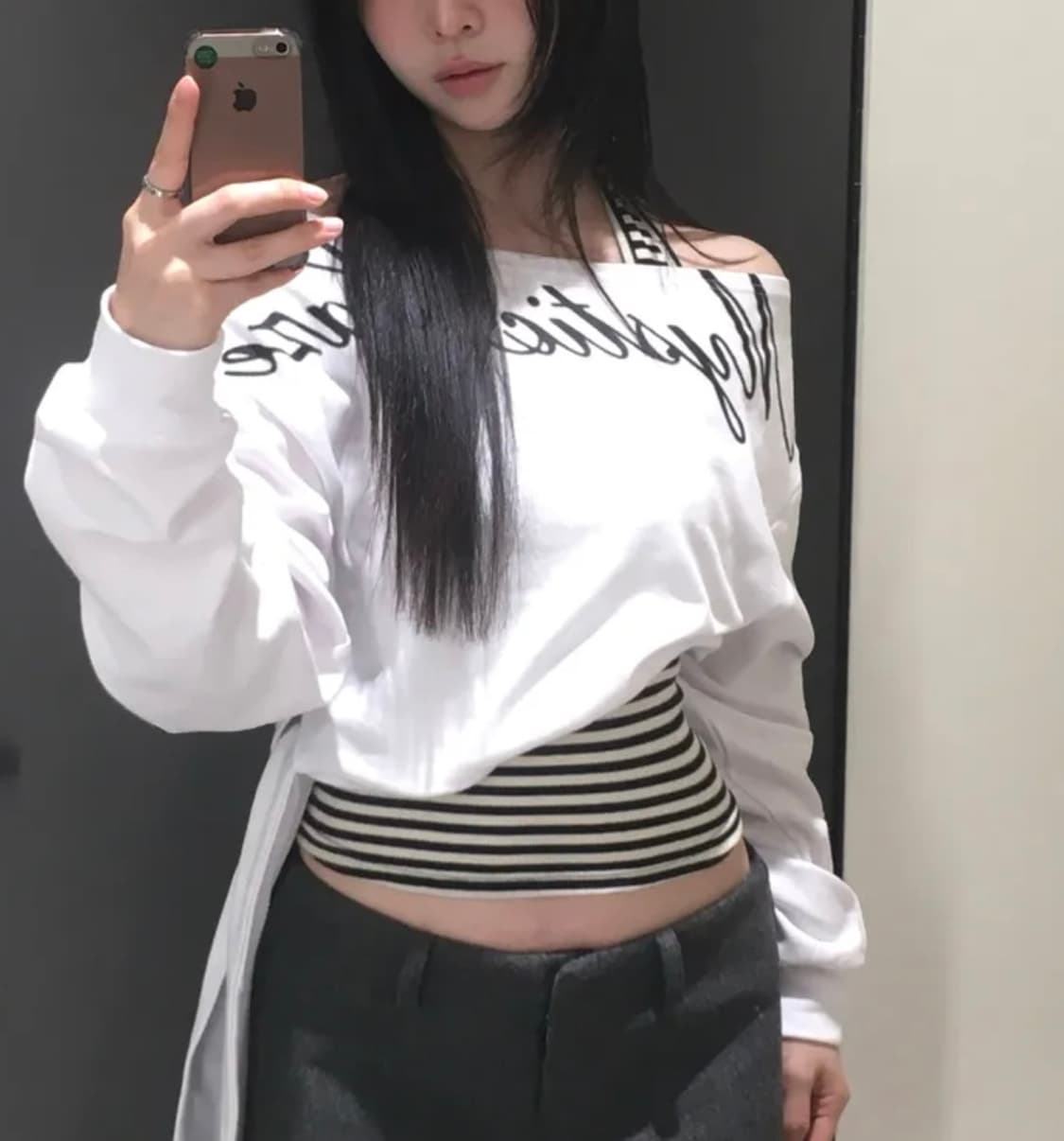 레터링 오프숄더 맨투맨  상품이미지1
