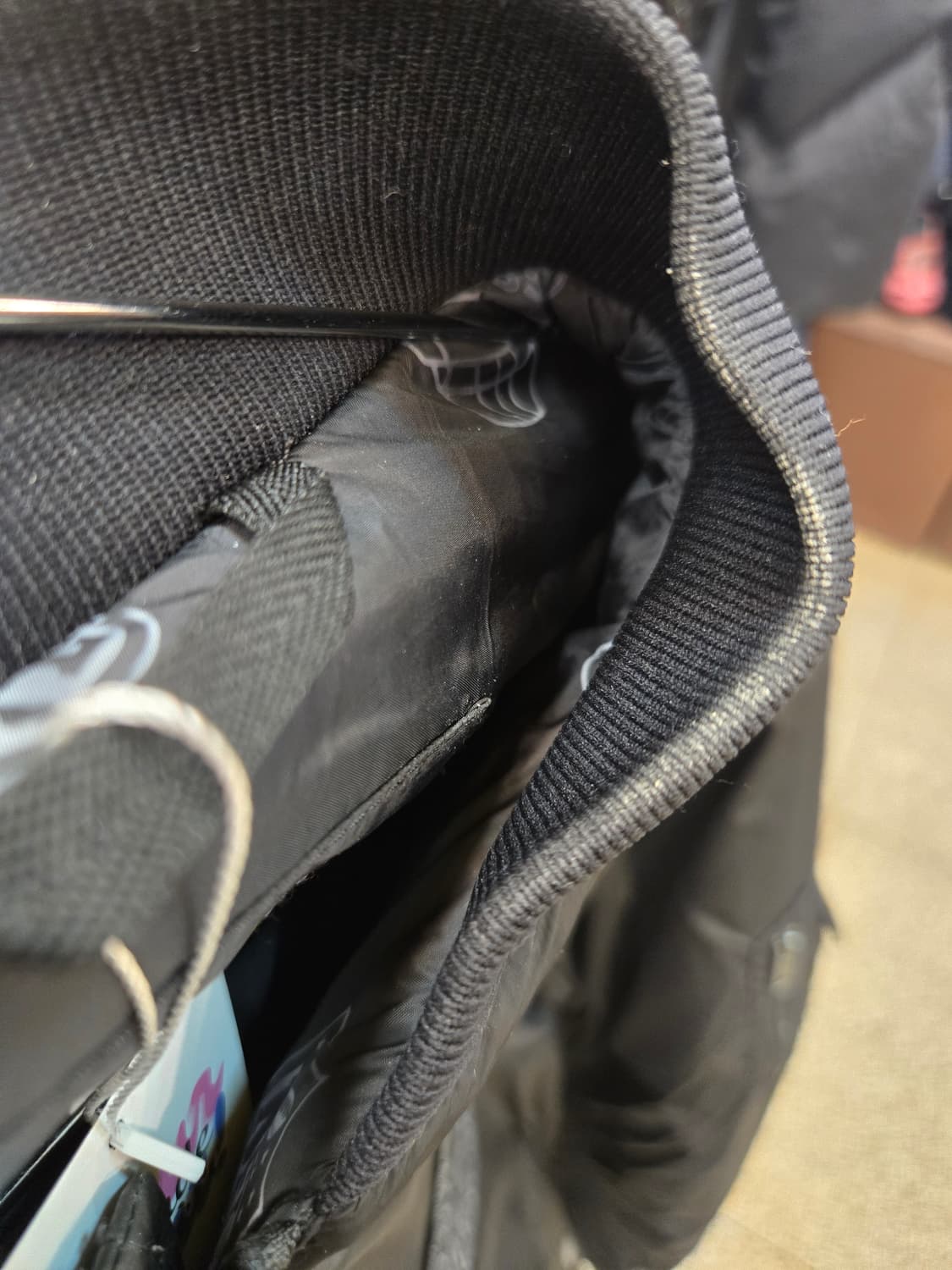 ​BOSS NFL 슈퍼볼 LVIII 한정판 블랙 봄버/패딩 자켓 상품이미지9