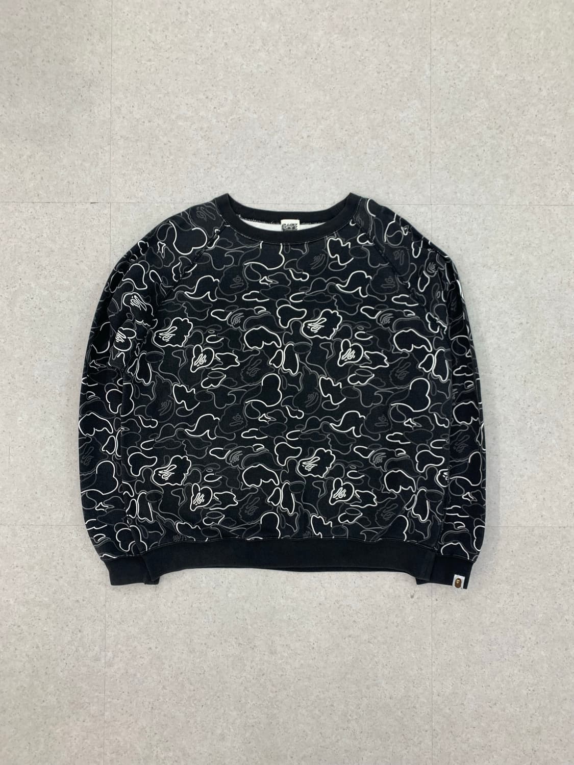 Bape 베이프 네온카모 크루넥 맨투맨 상품이미지1