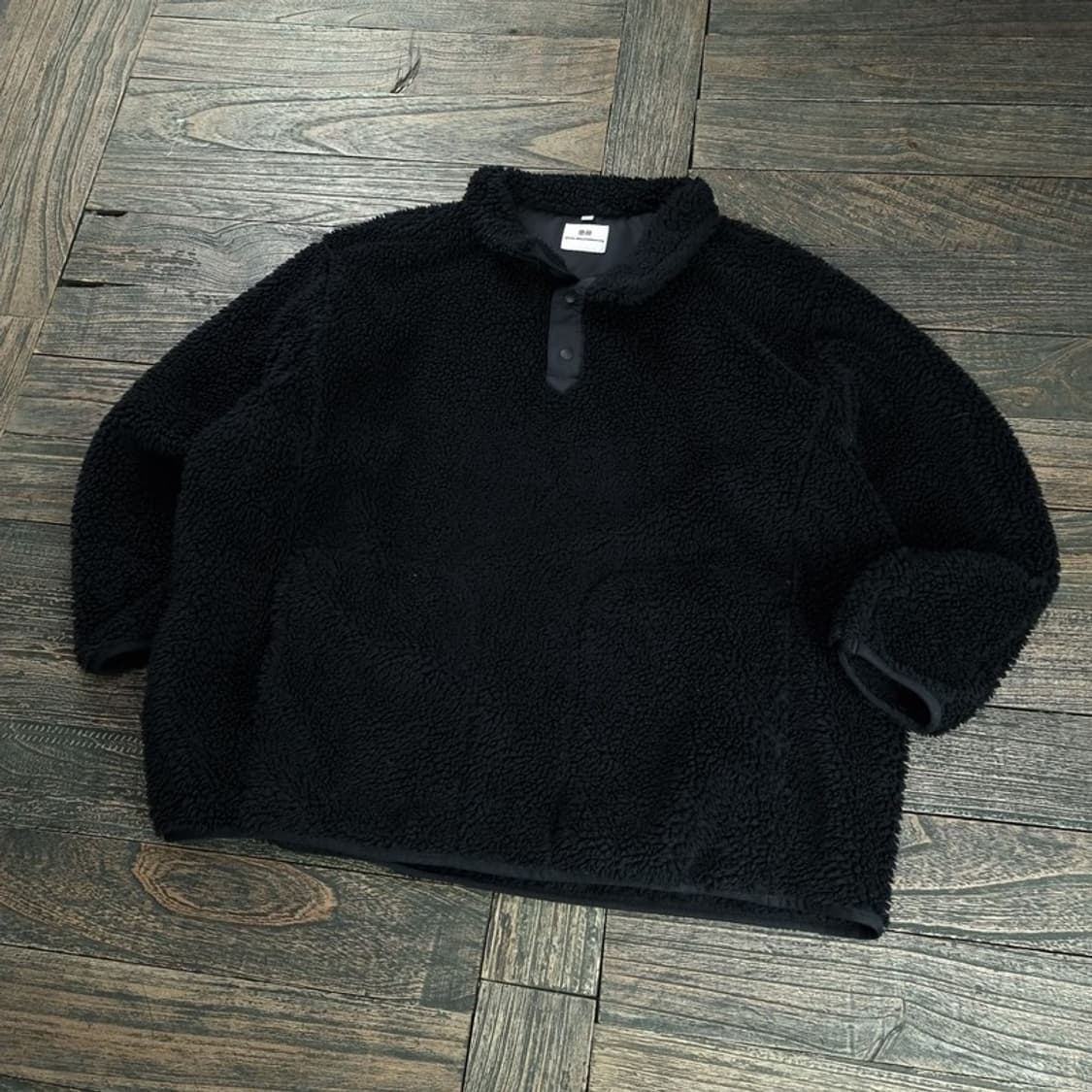 [유니클로 X 화이트마운티니어링] 오버사이즈 쉐르파 맨투맨 M18988 상품이미지1