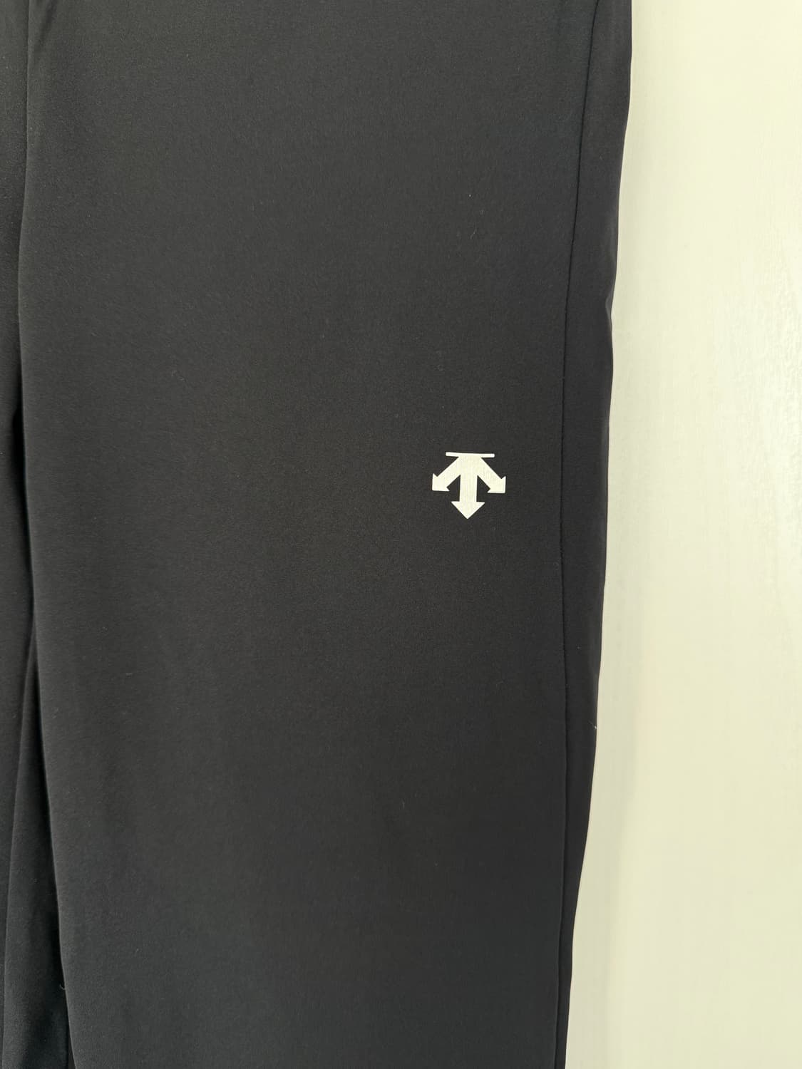 데상트 블랙 부츠컷 레깅스 상품이미지4