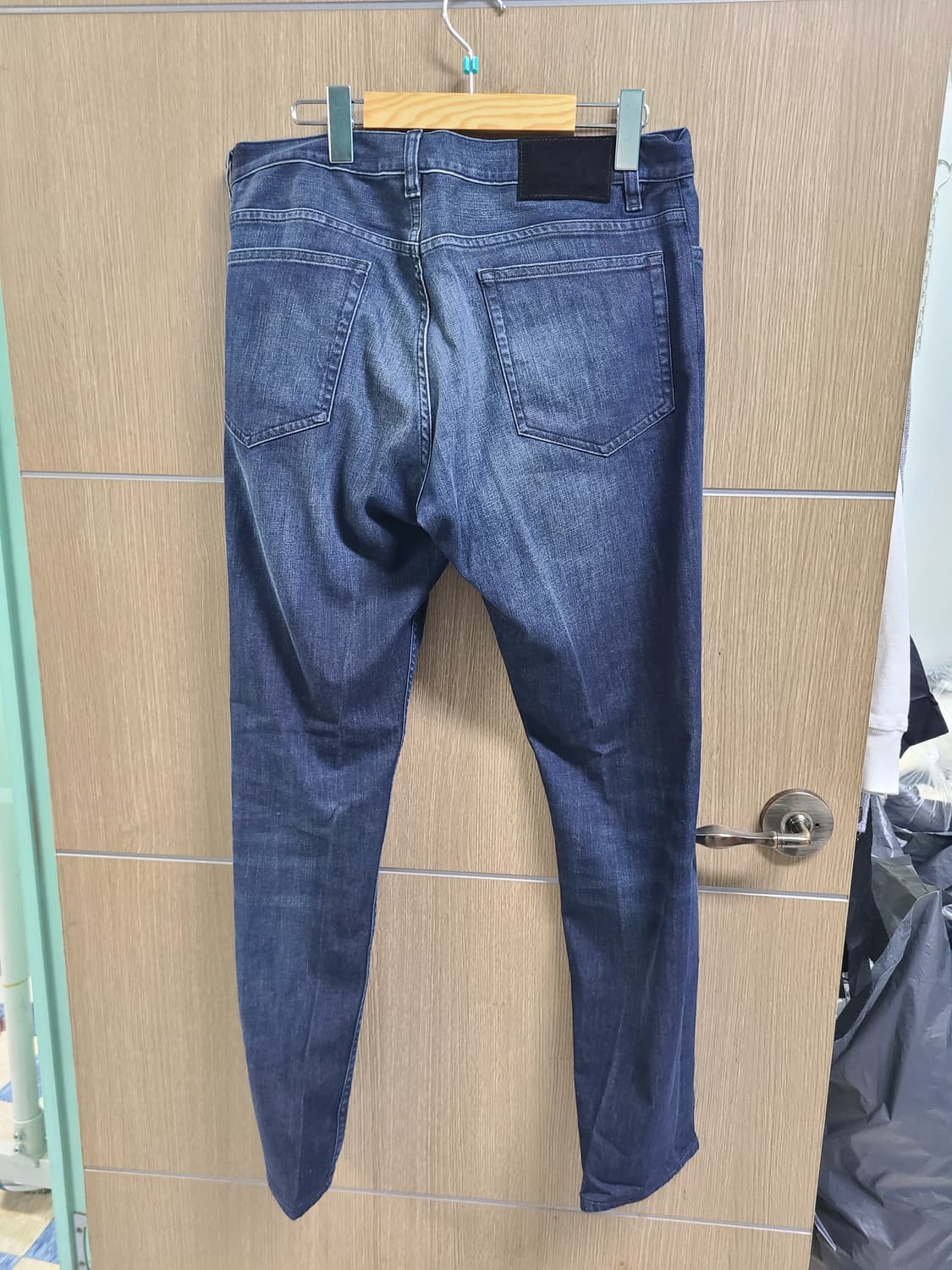 띠어리 남성 데님 청바지 진청 색상 34 상품이미지2