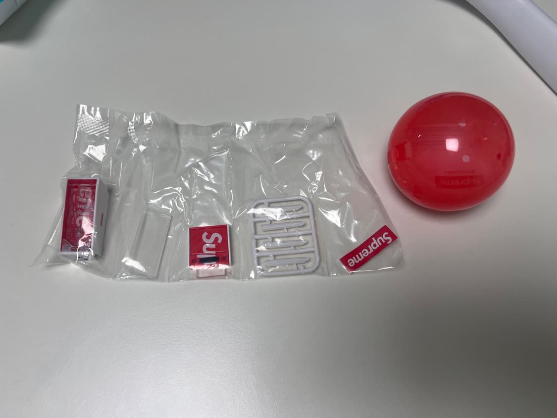 슈프림 갓챠 핀볼, 트레이 판매합니다 상품이미지2