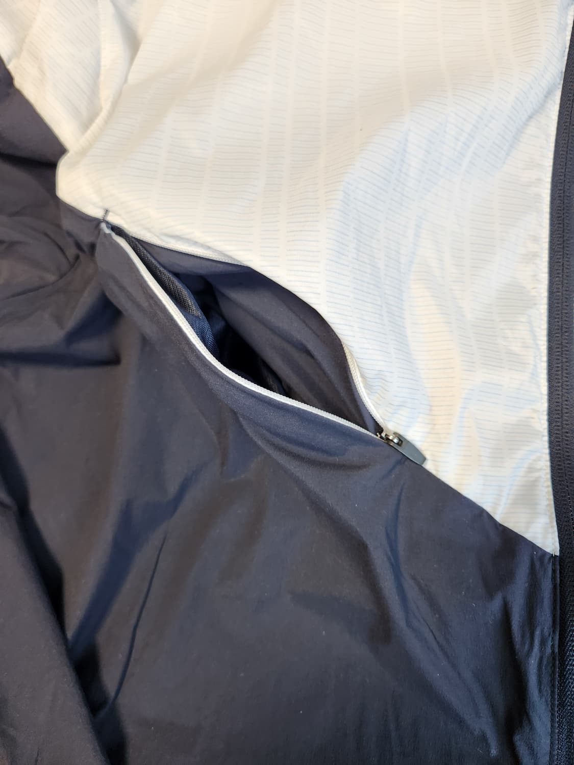 새상품급)푸마 바람막이 사이즈110 상품이미지5