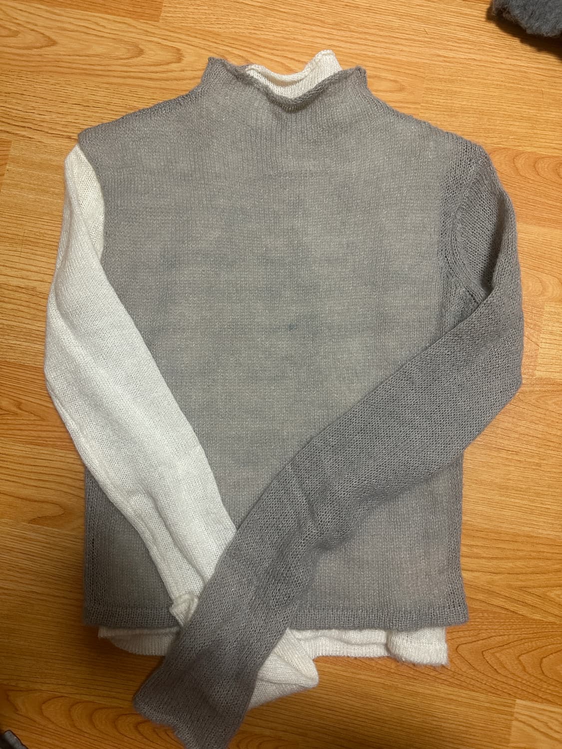 파르티멘토 우먼 모크넥 니트 탑 라이트그레이 상품이미지4