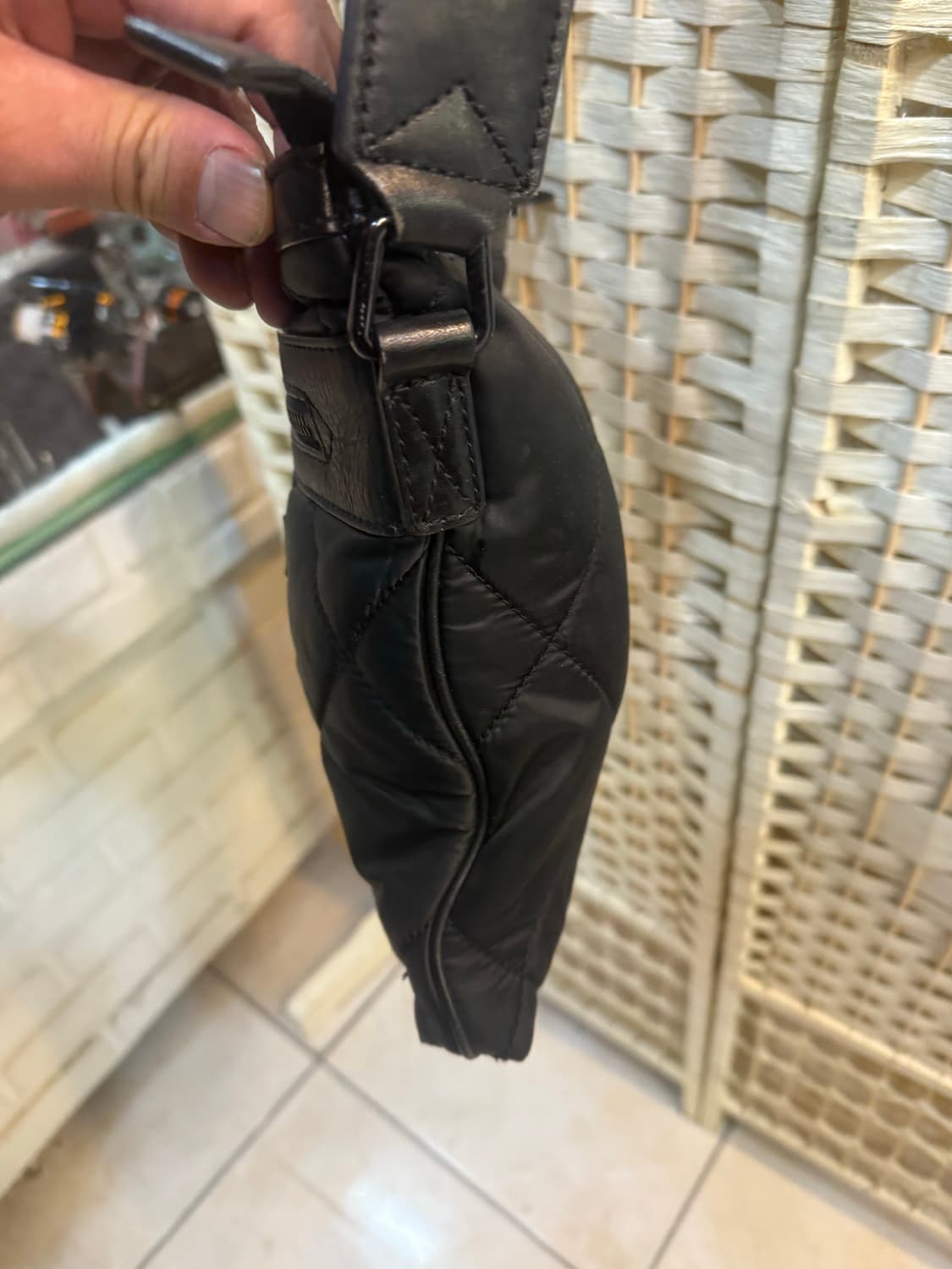 정품 버버리 퀄팅 크로스백 팝니다 상품이미지3