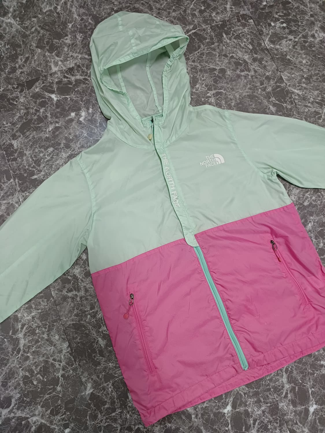 노스페이스(The North Face) 민트 & 핑크 배색 재킷 
140 상품이미지1