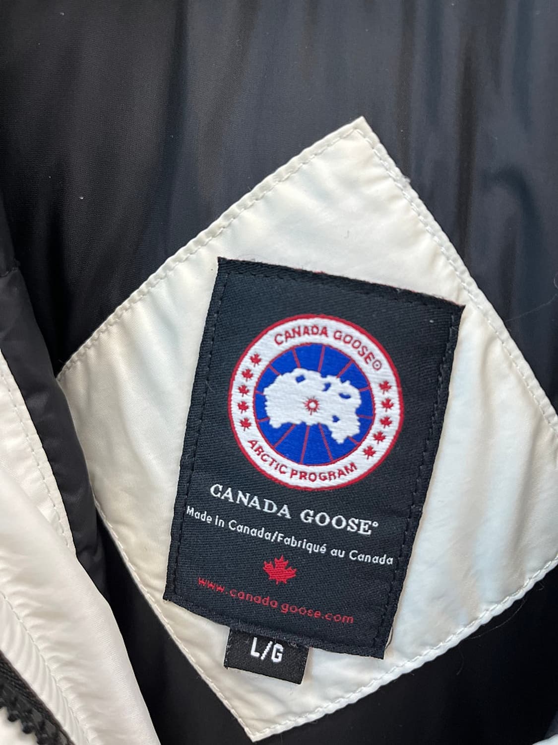 여) 캐나다구스 블랙와펜 롱패딩 상품이미지3