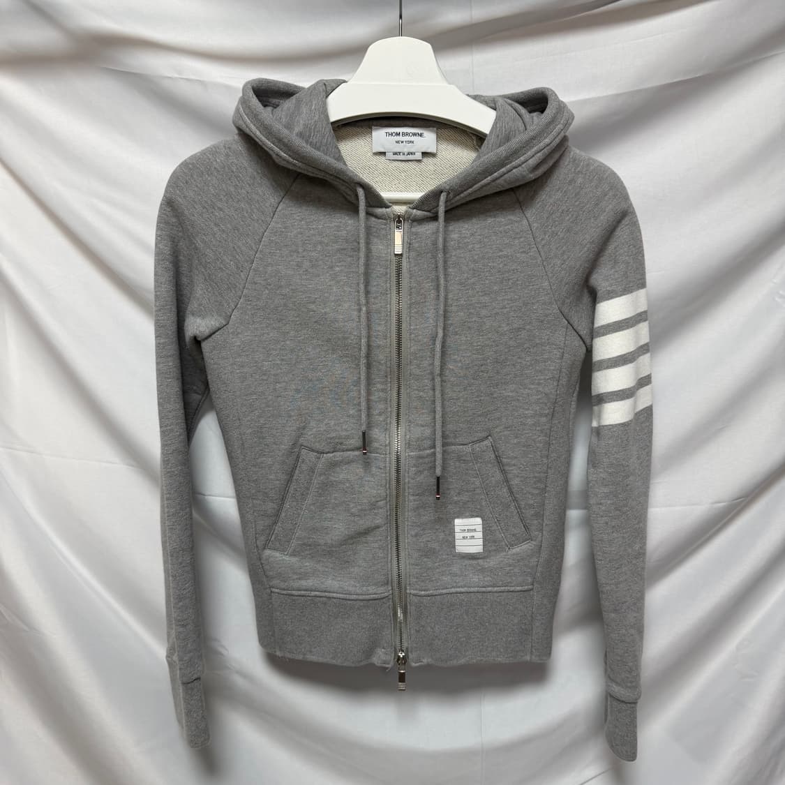 [S+급/40] 톰브라운 사선완장 여성 후드집업 그레이 상품이미지1