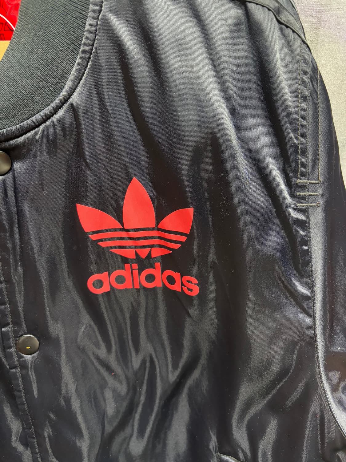 S 아디다스 레드 빅로고 버튼 봄버 자켓 상품이미지5