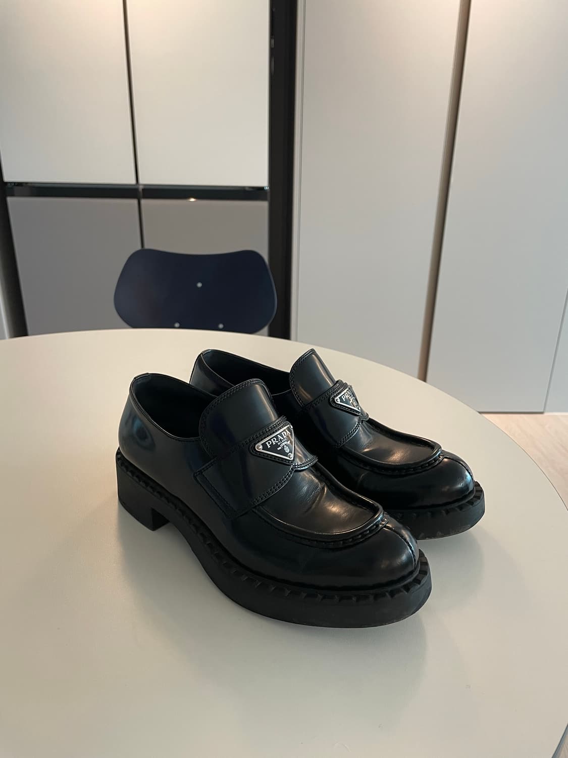 프라다 초콜렛 브러시드 로퍼 235 블랙 상품이미지2