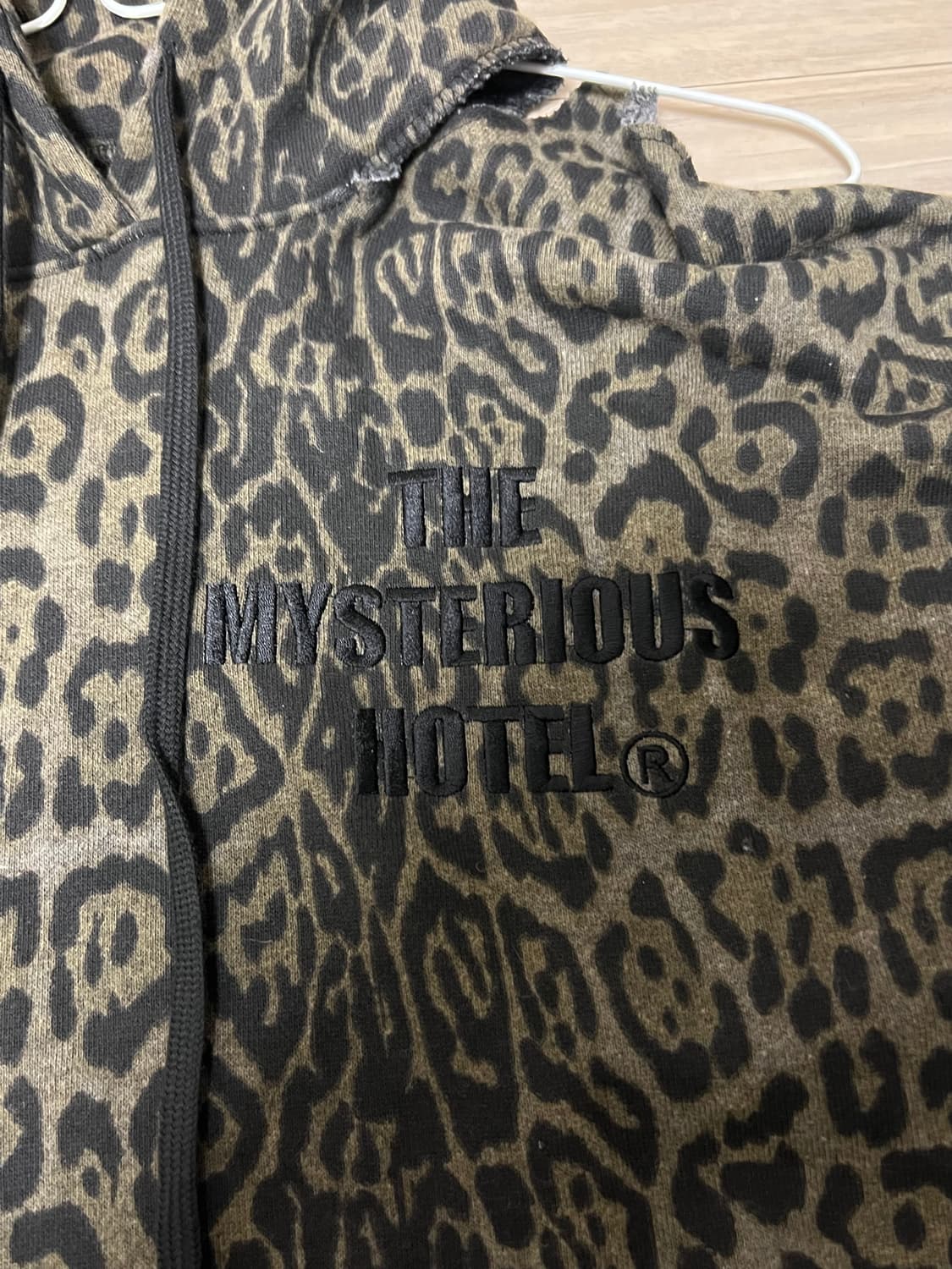 더미스테리어스호텔 후드 상품이미지3