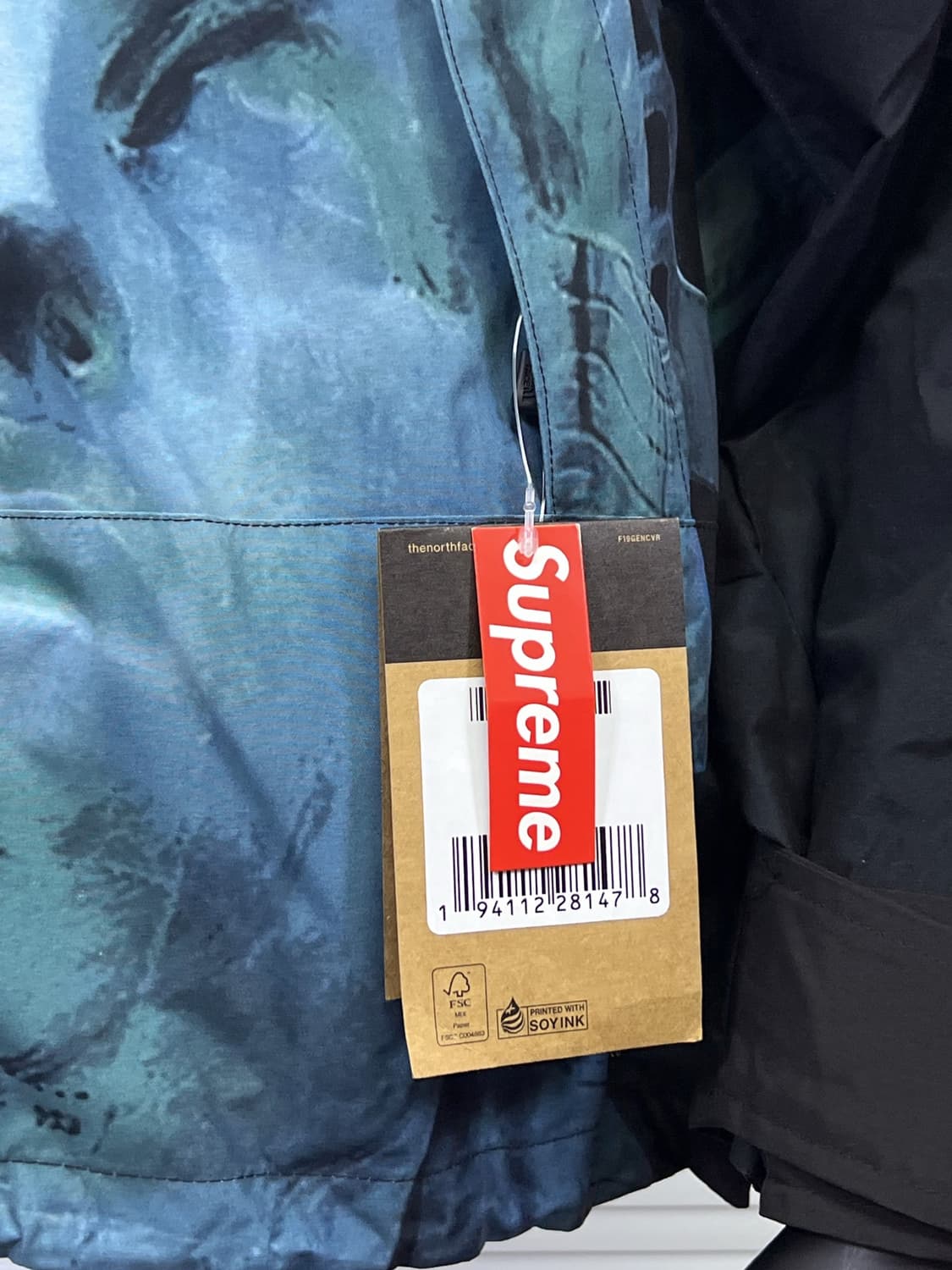 슈프림 x 노스페이스 자유의 여신상 발토로 자켓 블랙 상품이미지6
