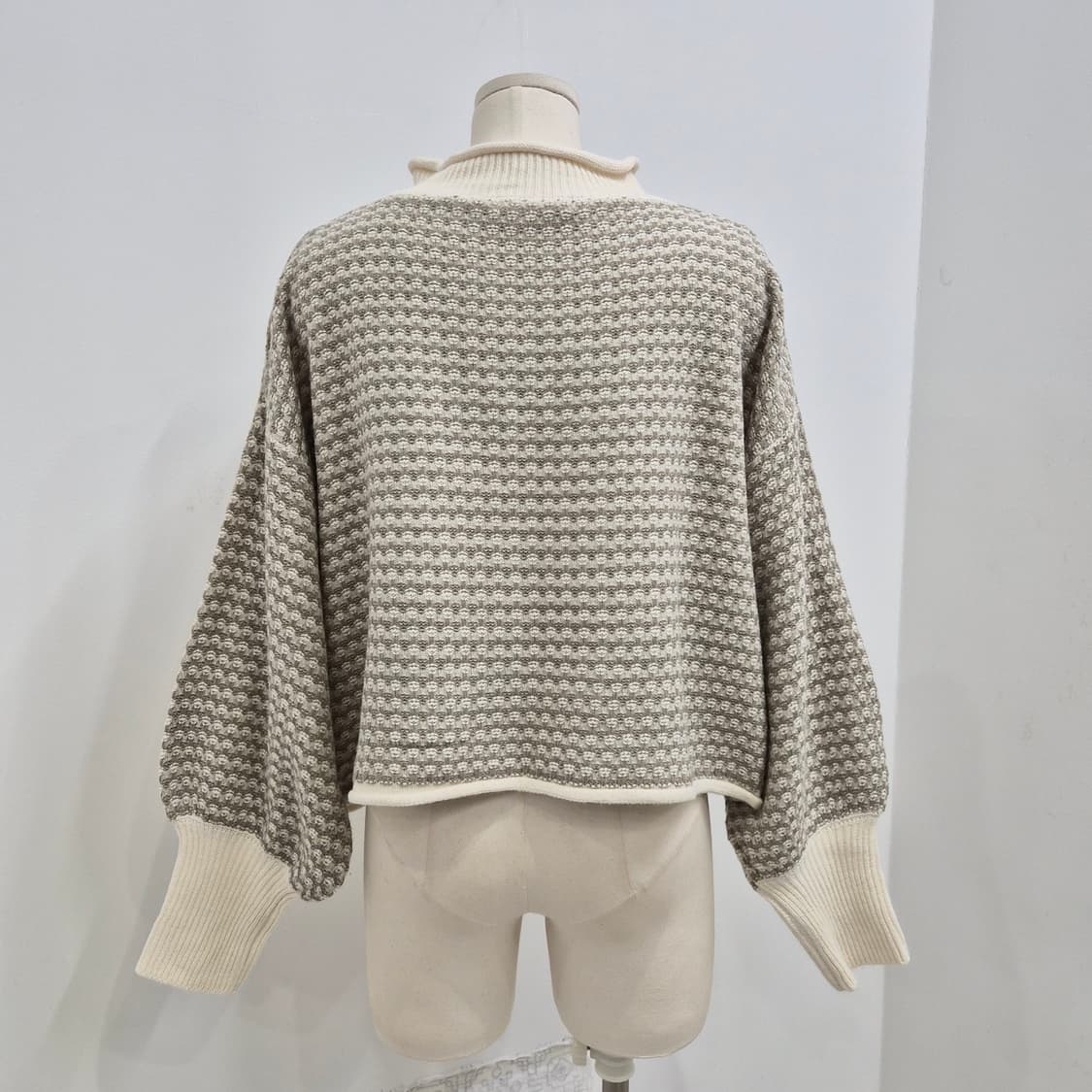 모카베이지 벌룬소매 빈티지 패턴 니트 상품이미지2