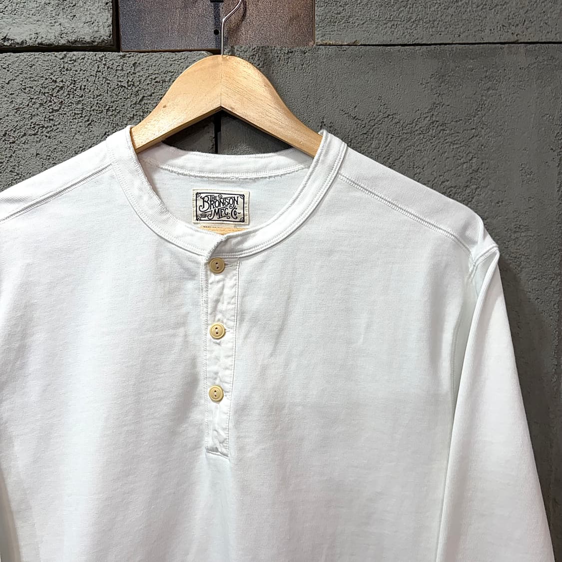 브론슨 화이트 헨리넥 롱슬리브 (L) 상품이미지2