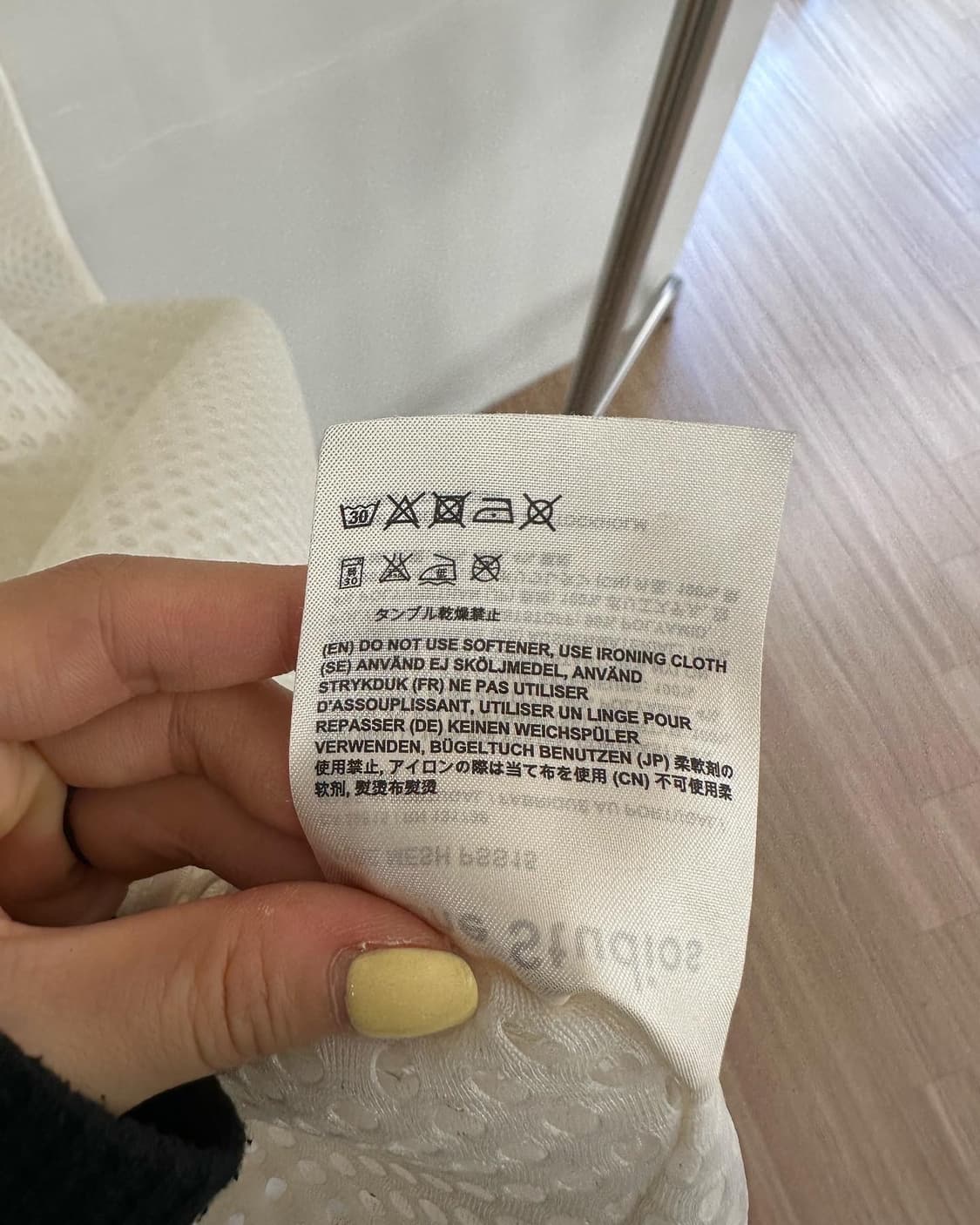 아크네스튜디오 화이트 폴리 에이버 메쉬 하프티  상품이미지9