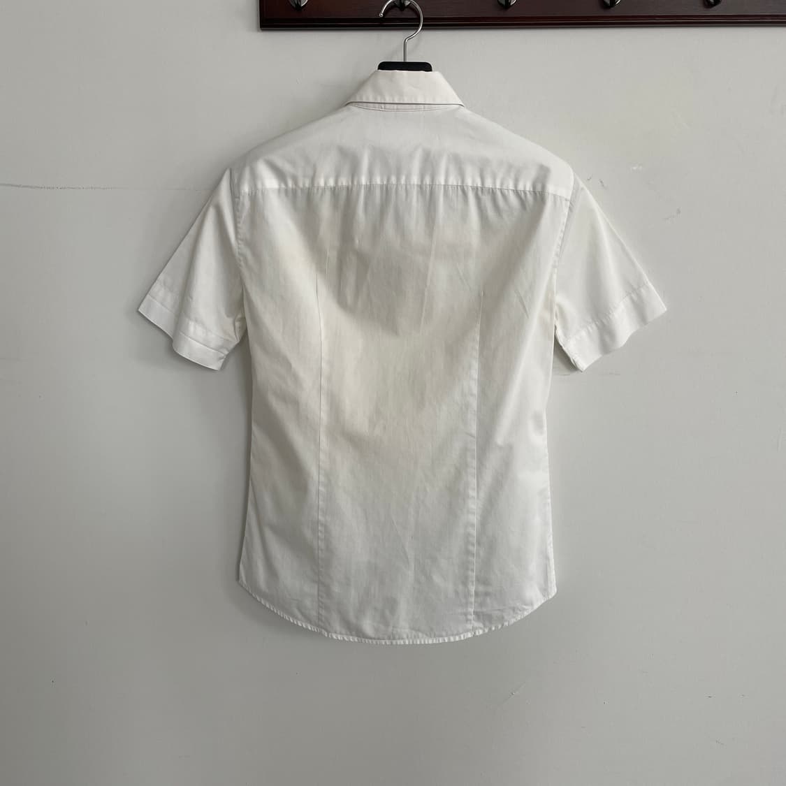 우영미 S,09-95 슬림핏 화이트 코튼 반팔 셔츠 상품이미지4