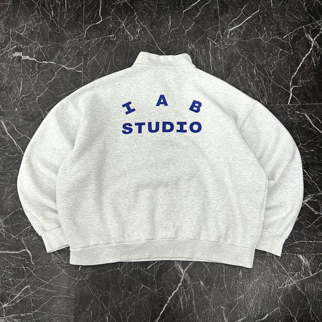 아이앱 스튜디오 하프 집업 라이트 그레이 상품이미지1