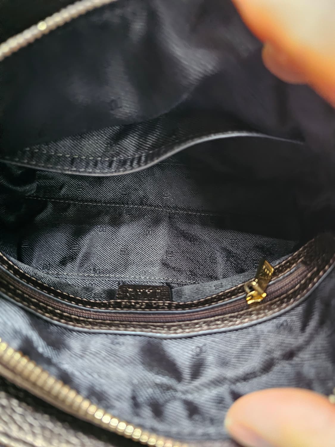 닥스 가죽 크로스백 상품이미지7