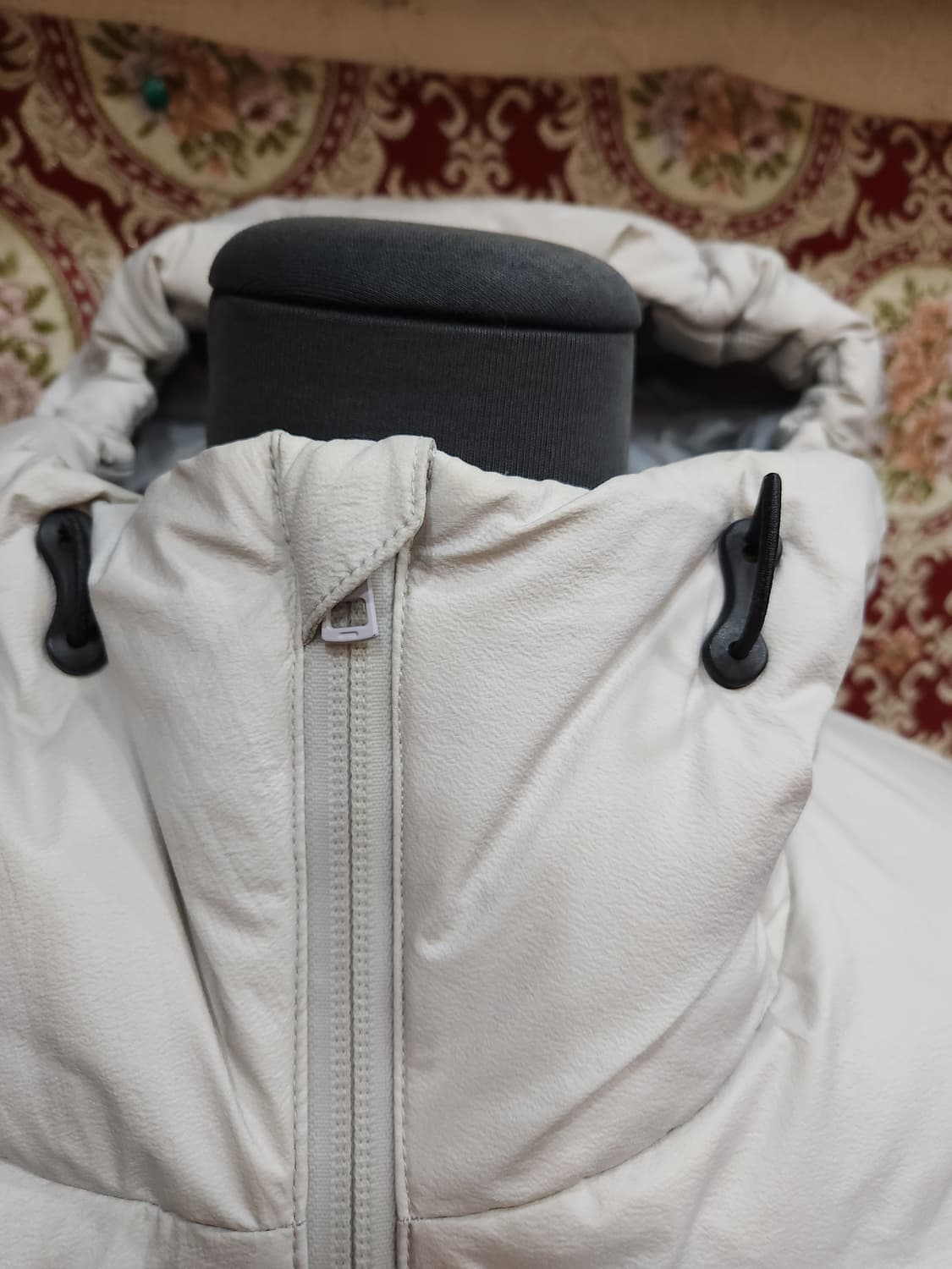 유니클로 심리스 오리털 후드 패딩

 상품이미지2