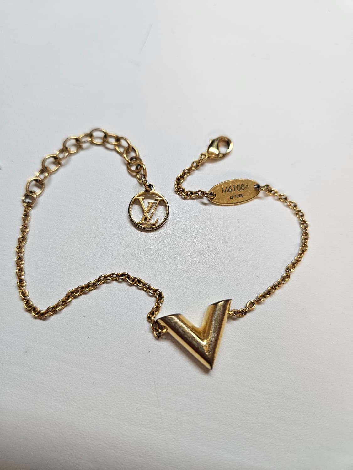루이비통 에센셜 v 골드 팔찌 상품이미지4